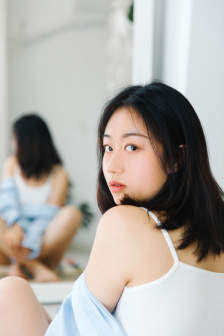 放荡娇妻张开腿任人玩H